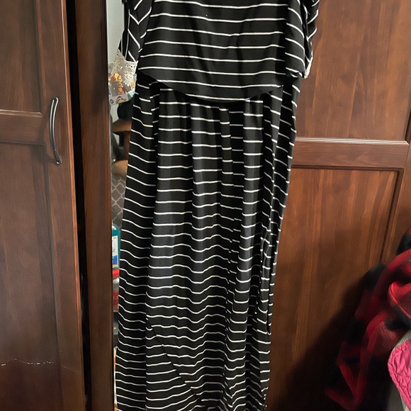 Maxi - Picture 2 of 2